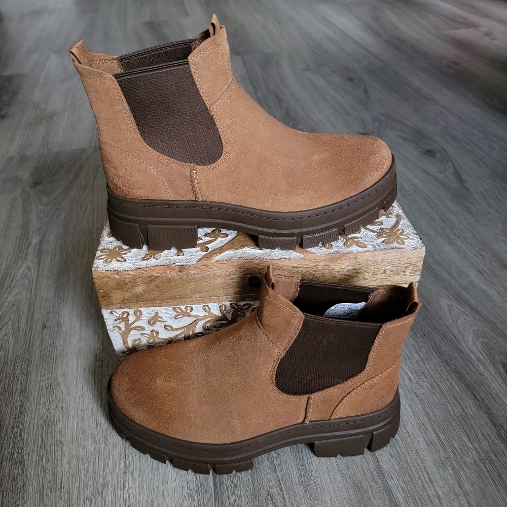 UGG Skyview Classic Pull-on Suede Boot